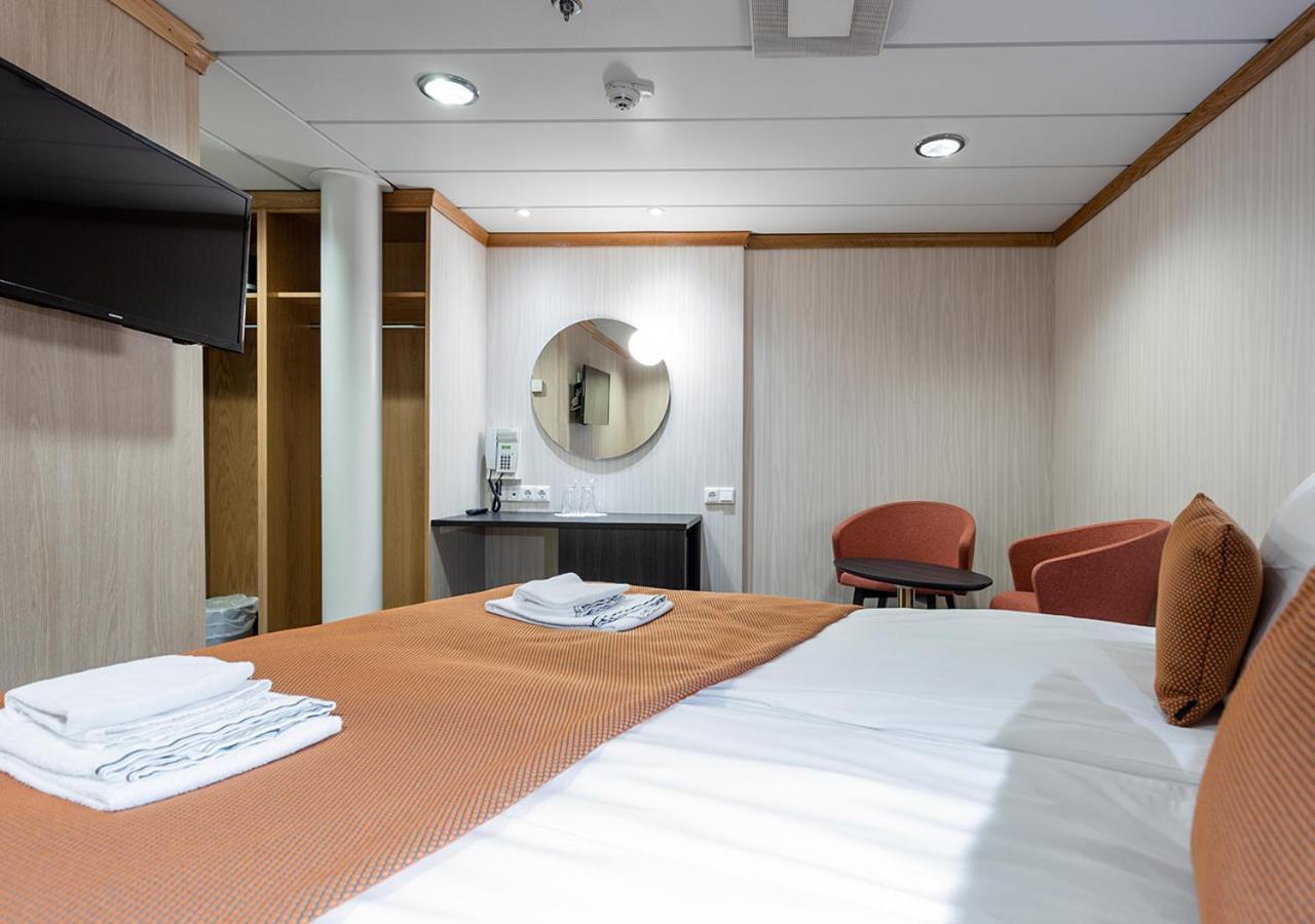 Viking Line Ferry Gabriella - One-Way Journey From Helsinki To Stockholm Otel Oda fotoğraf